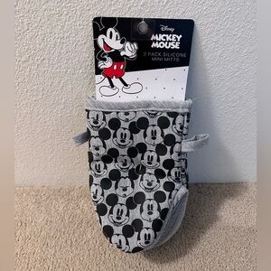 Disney Mickey Kitchen Mitts Brand New